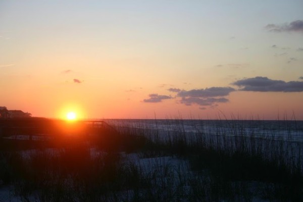 Saturday Sunrise Beach and Surf Report 04/07/12