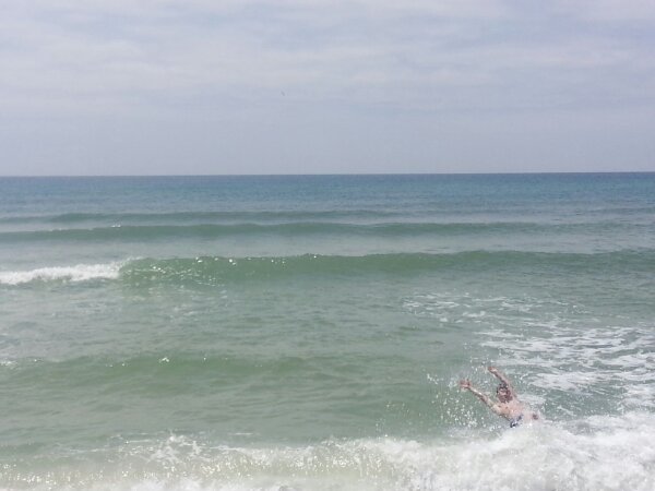 Thursday Midday Beach and Surf Report 04/25/13